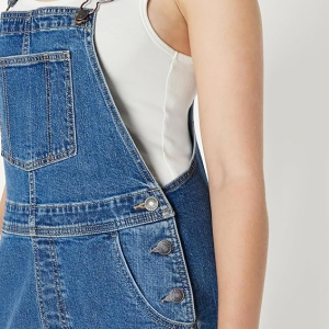 Medium-stretch, loose-fit denim overall shorts